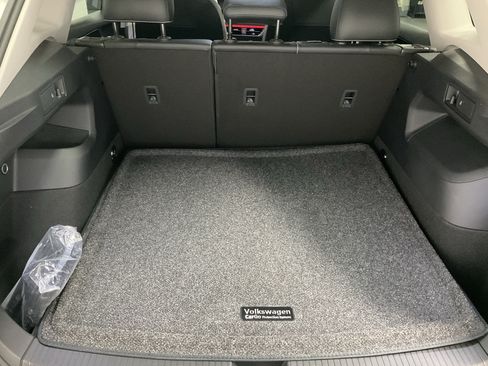 New 2026 Volkswagen Tiguan SE AWD/4WD image 16