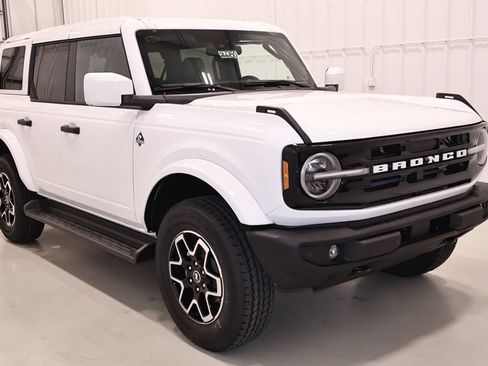 New 2026 Ford Bronco Outer Banks AWD/4WD image 3