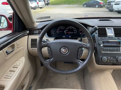 Used 2008 Cadillac DTS w/ Sun And Sound Package FWD image 10
