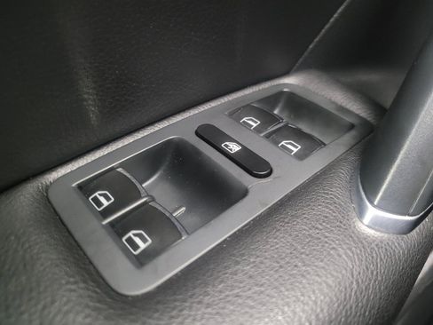 Used 2016 Volkswagen Passat 1.8T SE FWD image 27