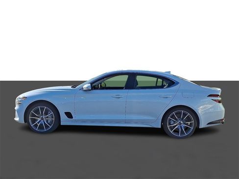 Used 2024 Genesis G70 2.5T image 4