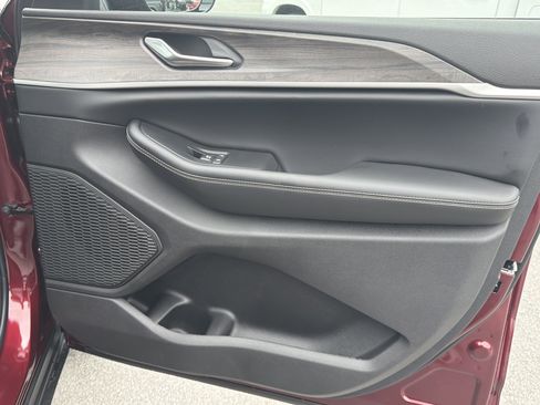 New 2026 Jeep Grand Cherokee Altitude RWD image 17