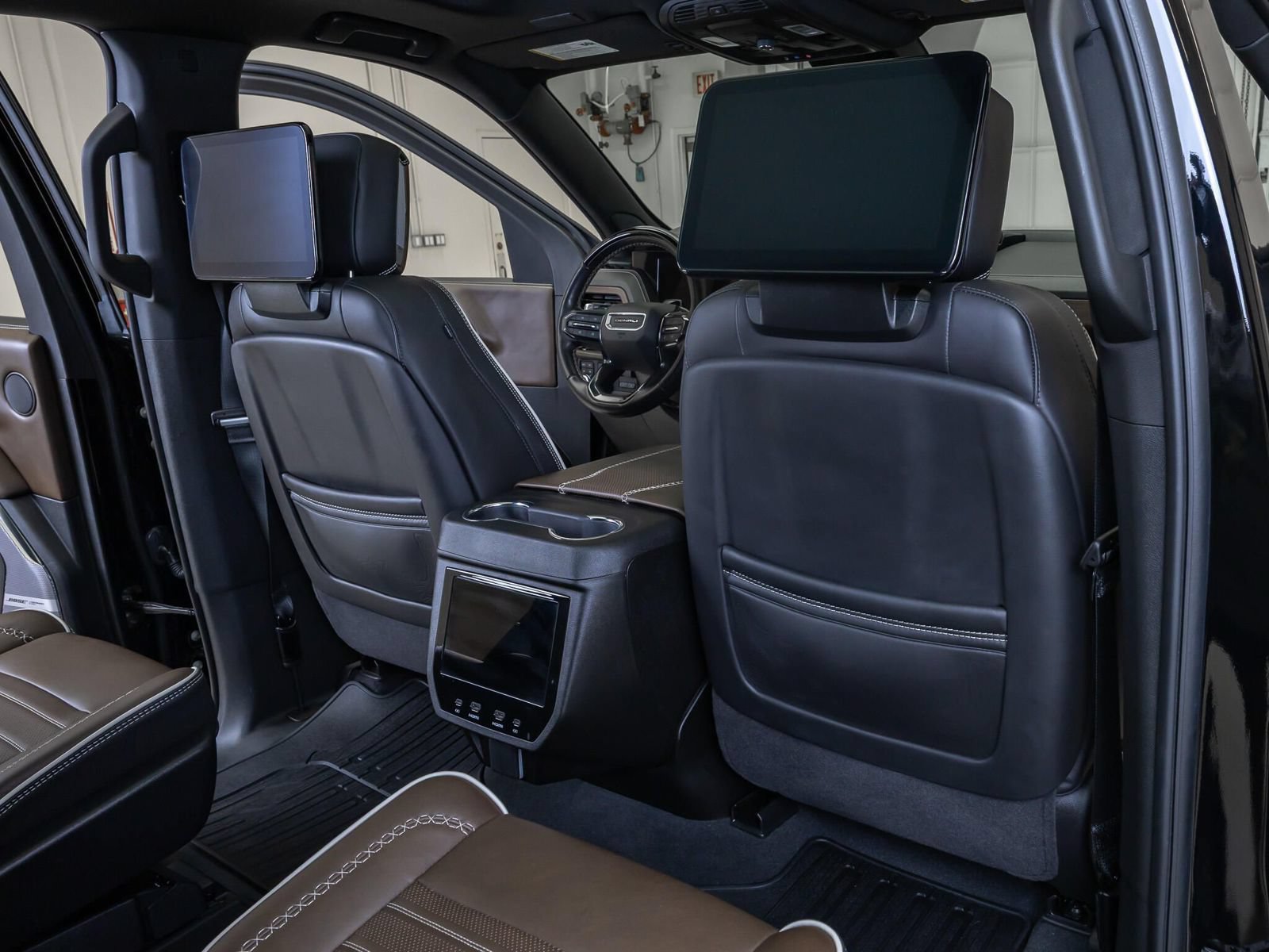Used 2025 GMC Yukon Denali Ultimate AWD/4WD image 31