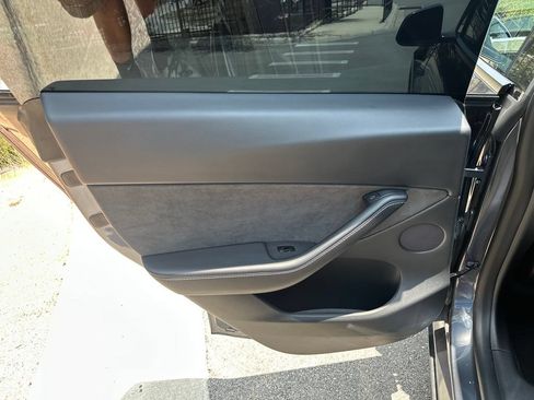 Used 2022 Tesla Model Y Long Range AWD/4WD image 34
