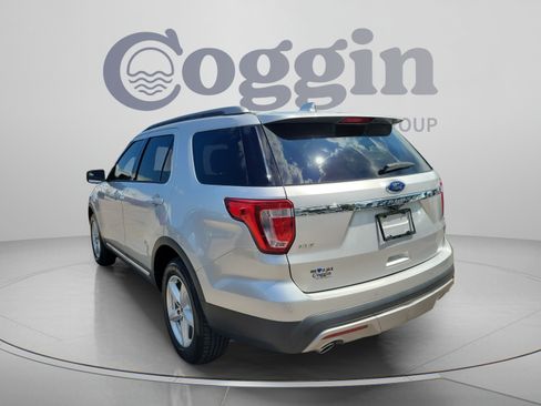 Used 2017 Ford Explorer XLT w/ Equipment Group 201A FWD image 2