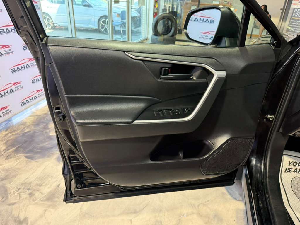 Used 2022 Toyota RAV4 LE FWD image 32