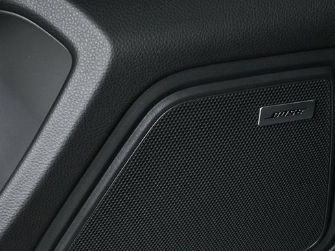 New 2025 Porsche Macan image 7