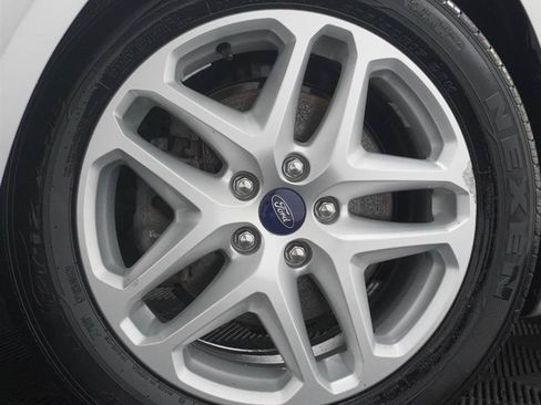 Used 2016 Ford Fusion SE FWD image 3