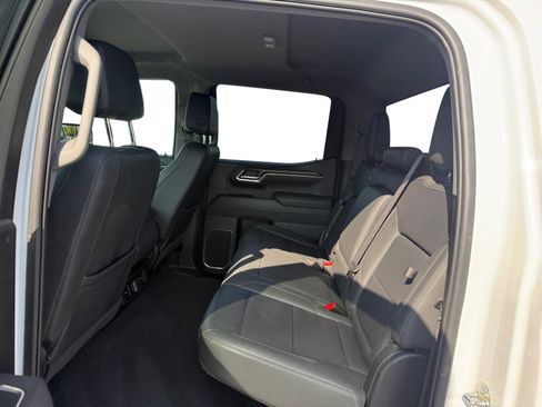 Used 2025 GMC Sierra 1500 SLT AWD/4WD image 16