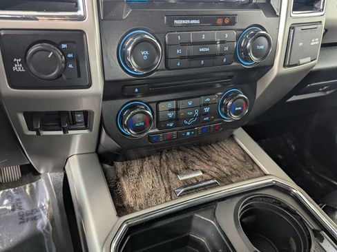 Used 2017 Ford F250 Lariat w/ Lariat Ultimate Package AWD/4WD image 19