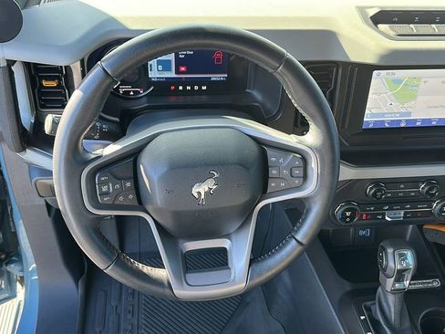 Used 2023 Ford Bronco Badlands image 11