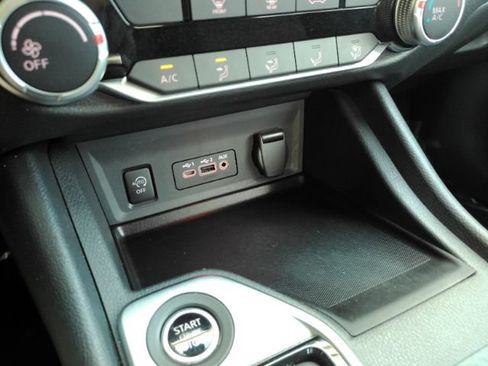 Used 2025 Nissan Sentra SV FWD image 43
