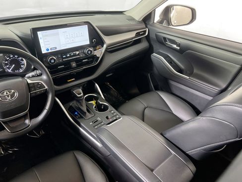 Used 2023 Toyota Highlander XLE image 23