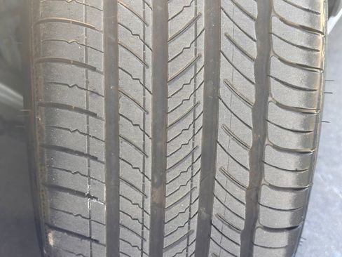 Used 2025 Genesis G90 3.5T image 3