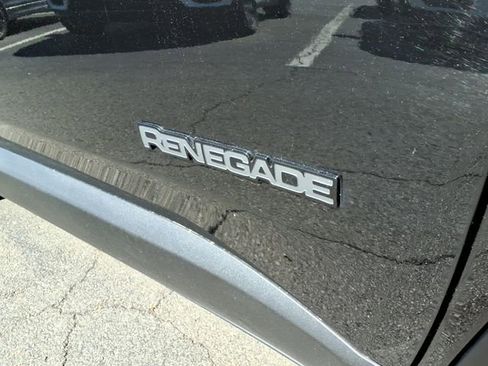 Used 2023 Jeep Renegade Latitude AWD/4WD image 10