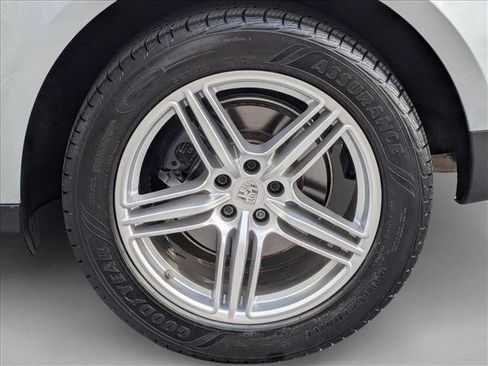 Used 2021 Porsche Macan image 25