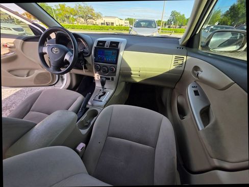 Used 2011 Toyota Corolla LE image 18