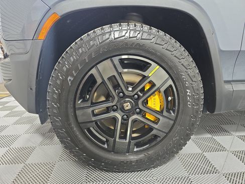 Used 2022 Rivian R1T Adventure AWD/4WD image 9