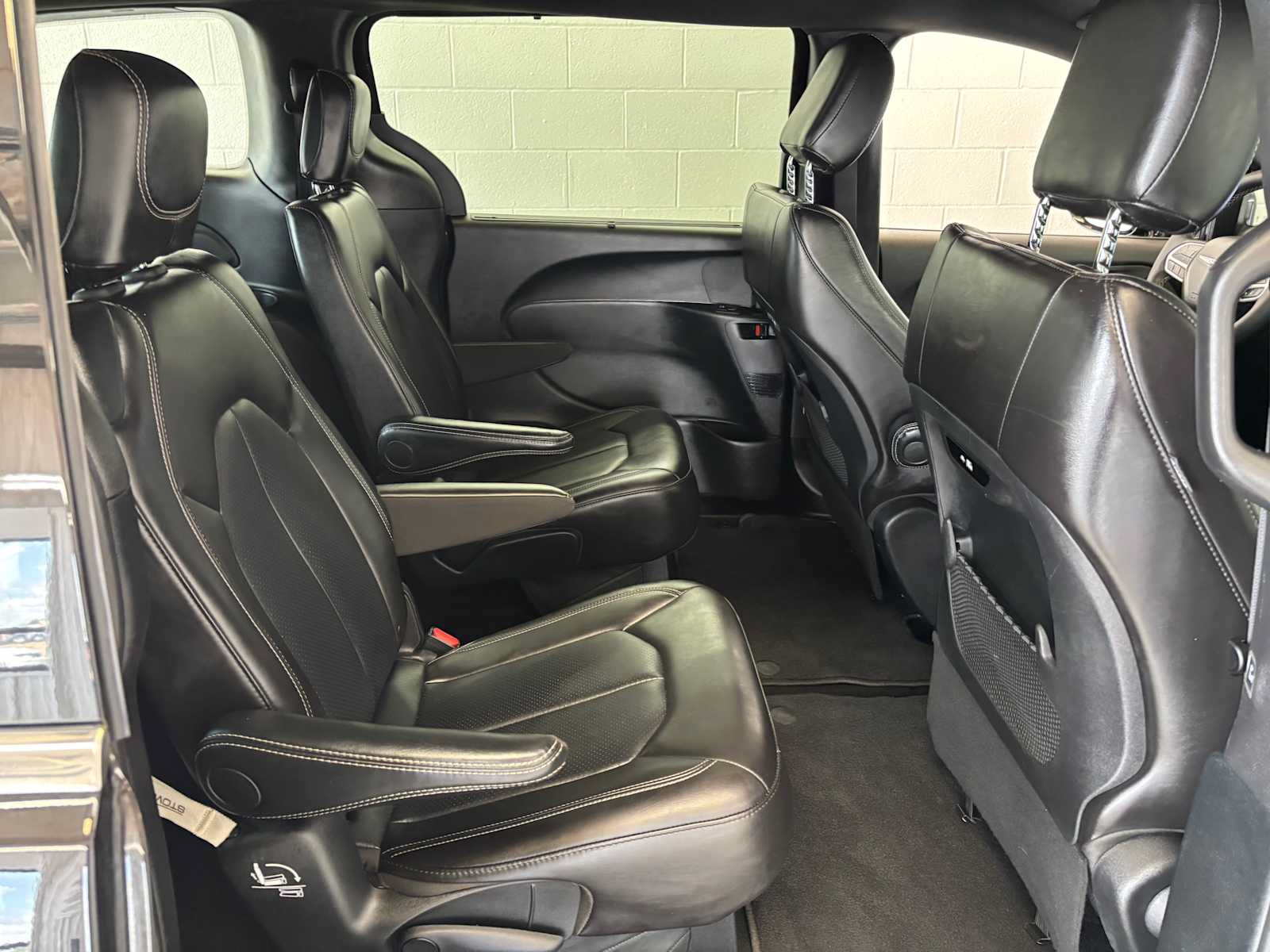 Used 2025 Chrysler Pacifica Select FWD image 10