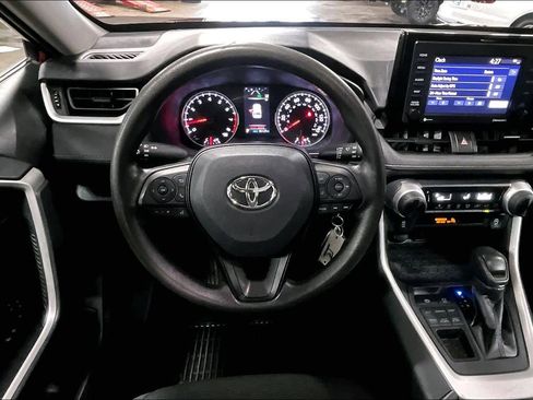 Certified 2022 Toyota RAV4 LE AWD/4WD image 6