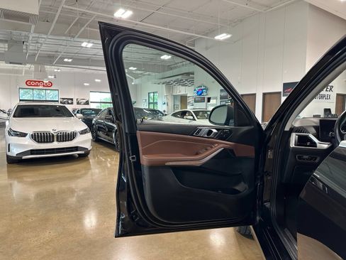 Used 2023 BMW X7 xDrive40i AWD/4WD image 12