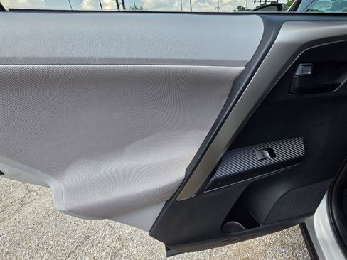 Used 2013 Toyota RAV4 LE FWD image 29