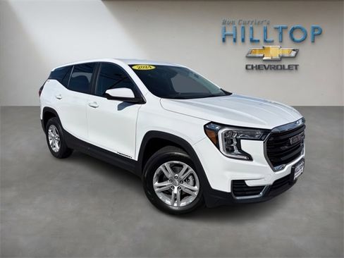 Used 2024 GMC Terrain SLE image 1