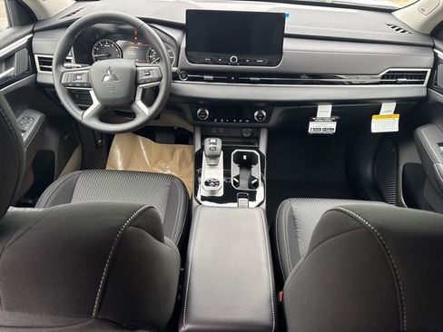 New 2026 Mitsubishi Outlander ES image 14