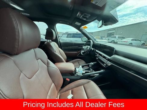 Used 2024 Kia Telluride EX w/ EX Captain's Chair Package FWD image 3