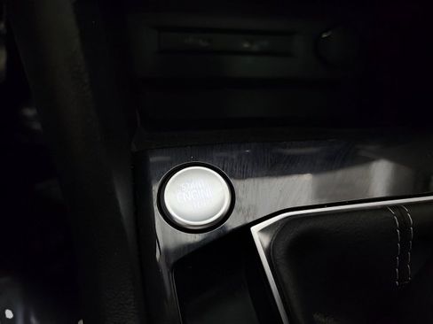 Used 2022 Volkswagen Taos SEL w/ Panoramic Sunroof Package image 38