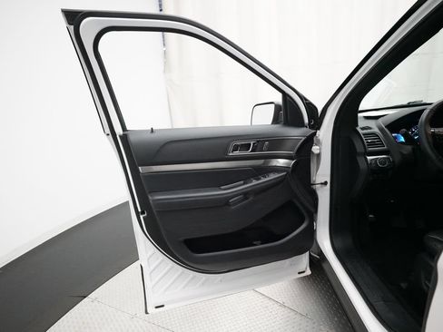Used 2019 Ford Explorer XLT w/ Equipment Group 202A AWD/4WD image 31