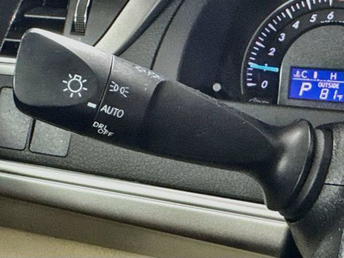 Used 2013 Toyota Camry LE FWD image 12