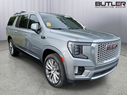 Used 2023 GMC Yukon XL Denali AWD/4WD image 3