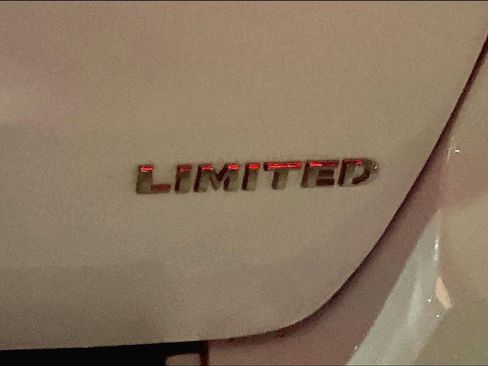 Used 2020 Jeep Grand Cherokee Limited w/ Luxury Group II image 7