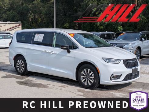 Used 2024 Chrysler Pacifica Limited FWD image 1