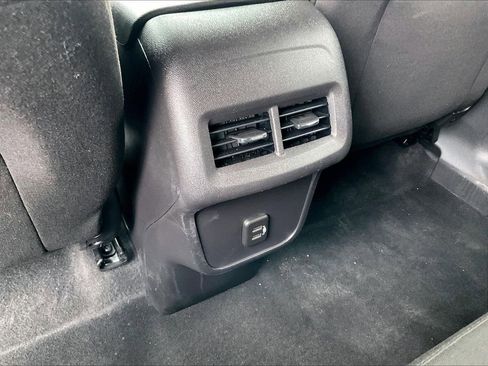 Used 2024 Chevrolet Equinox LS image 25