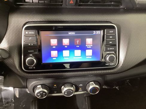 Used 2018 Nissan Kicks SV FWD image 23