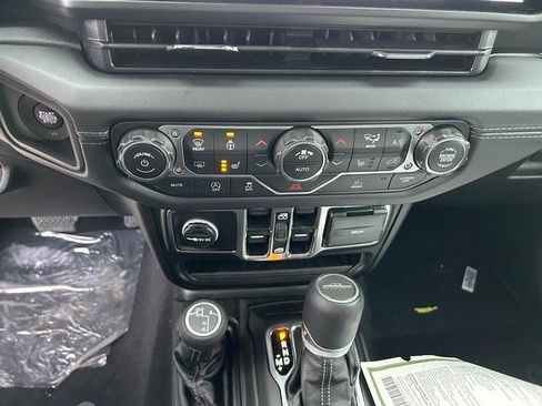 New 2025 Jeep Gladiator Sport image 19