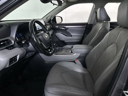 Used 2023 Toyota Highlander Platinum FWD image 20