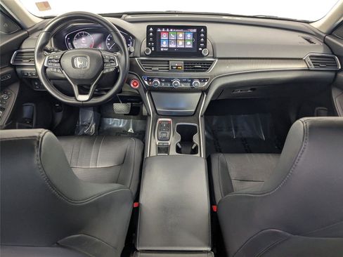 Used 2018 Honda Accord Touring image 7