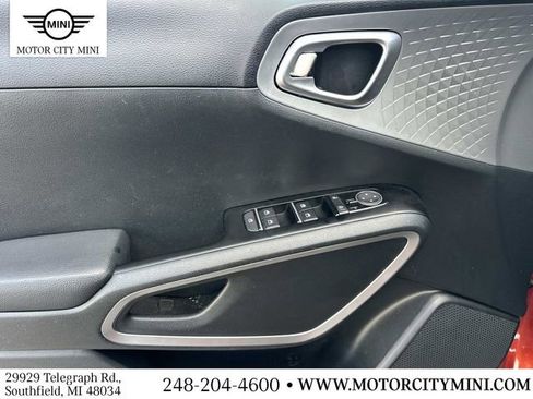 Used 2023 Kia Soul LX image 18