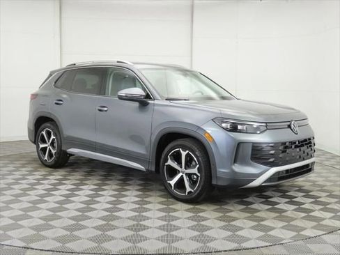 New 2026 Volkswagen Tiguan SE image 3