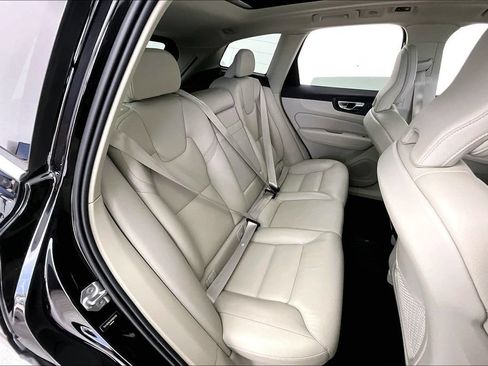 Used 2021 Volvo XC60 T5 Momentum w/ Protection Package Premier AWD/4WD image 31
