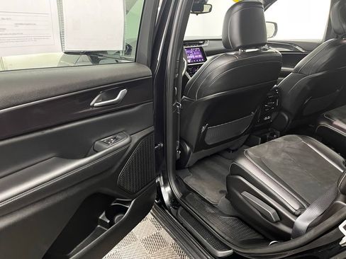 Used 2023 Jeep Grand Cherokee L Laredo image 37