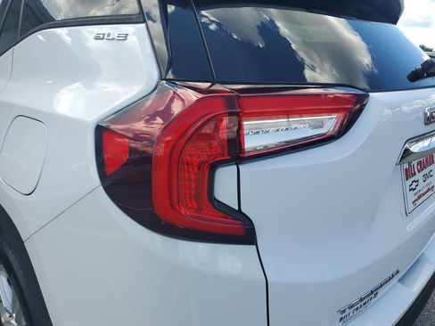 Used 2023 GMC Terrain SLE w/ Driver Convenience Package FWD image 4