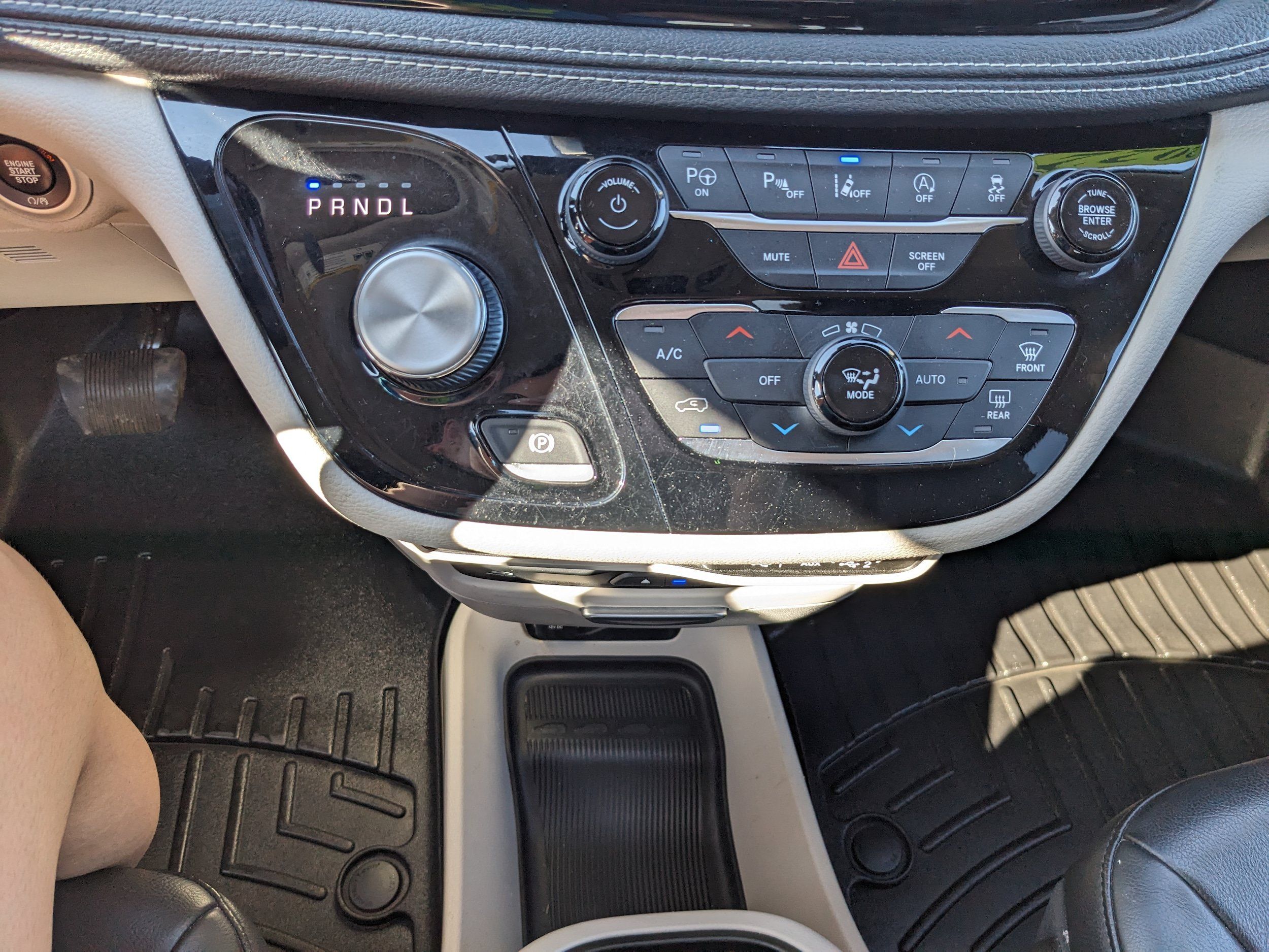 Used 2022 Chrysler Pacifica Touring-L w/ Uconnect Theater Family Group AWD/4WD image 33
