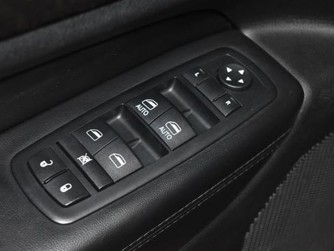 Used 2012 Jeep Grand Cherokee Laredo w/ Laredo E Group image 5