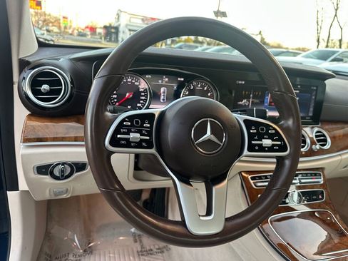 Used 2019 Mercedes-Benz E 300 4MATIC image 12