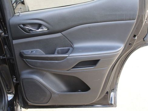 Used 2017 GMC Acadia SLT image 23