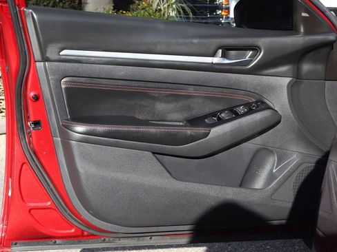 Used 2023 Nissan Altima 2.5 SR image 16